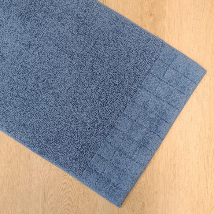 Tappeto-Bagno-Clas-Blu-Avio-100-Cotone-50x80cm-1-scaled-1.jpg