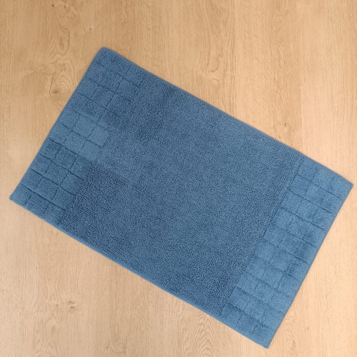 Tappeto-Bagno-Clas-Blu-Avio-100-Cotone-50x80cm-2-scaled-1.jpg