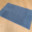 Tappeto-Bagno-Clas-Blu-Avio-100-Cotone-50x80cm-3-scaled-1.jpg