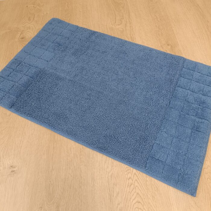Tappeto-Bagno-Clas-Blu-Avio-100-Cotone-50x80cm-3-scaled-1.jpg