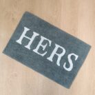 Tappeto-Bagno-HERS-Lei-Grigio-Scuro-100-Cotone-50x80cm-2-scaled-1.jpg