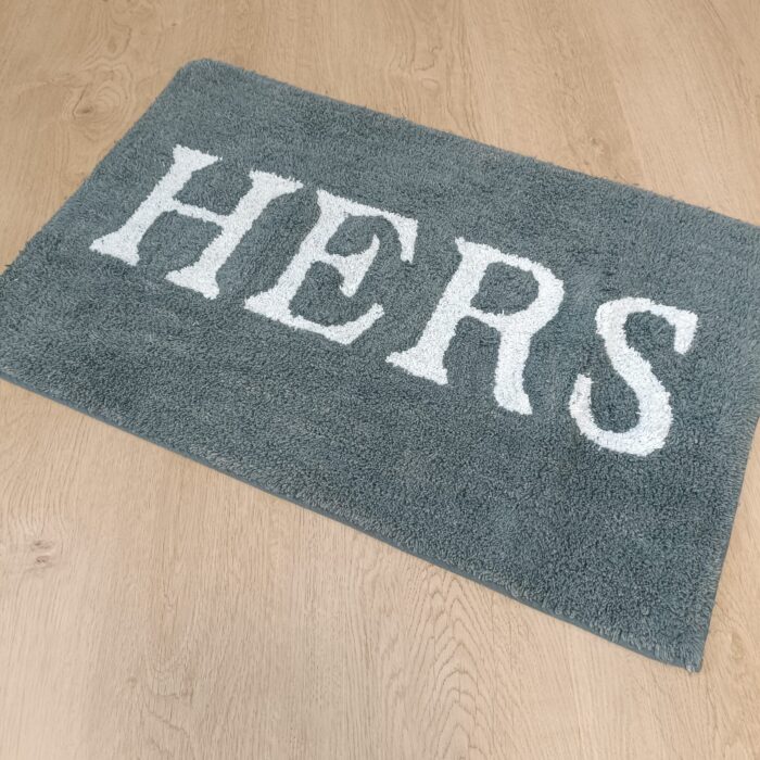 Tappeto-Bagno-HERS-Lei-Grigio-Scuro-100-Cotone-50x80cm-4-scaled-1.jpg